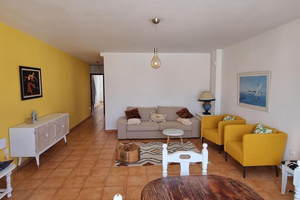 Gilda: Beautiful Spacious Apartment. Seaview From Rooftop Terrace Apartamento Corralejo