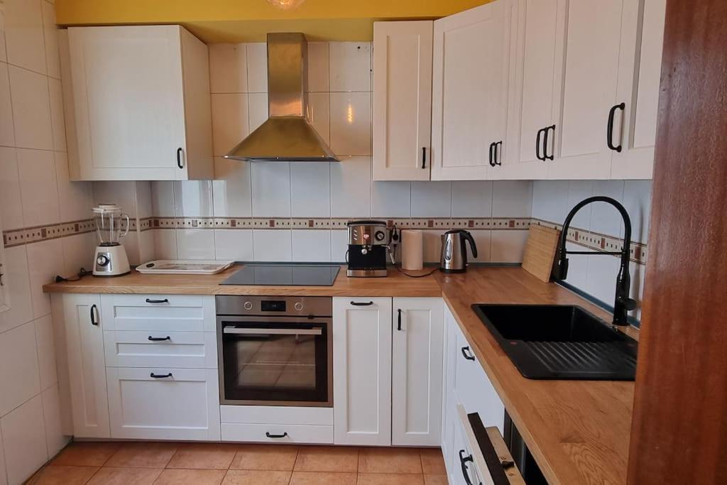 Apartamento Gilda: Beautiful Spacious Apartment. Seaview From Rooftop Terrace