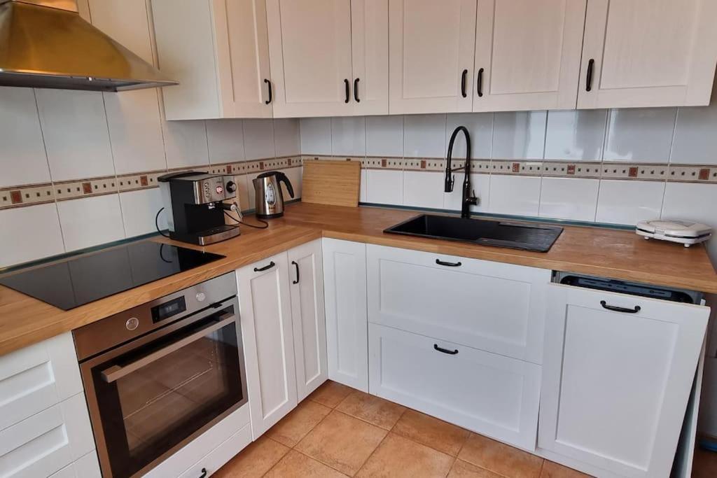 Apartment Gilda: Beautiful Spacious Apartment. Seaview From Rooftop Terrace *